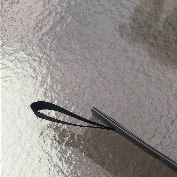 New Credit card wallet adheres to smartphone - Picture 4 of 4